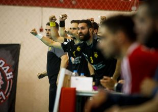 Επιτέθηκαν στην αποστολή της ΑΕΚ – Δεν βγήκαν οι Μάγκες στην απονομή