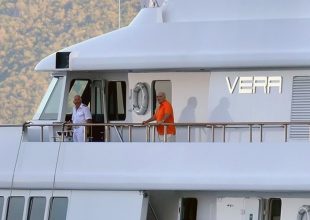 Βόλτα στο Παράλιο Άστρος ο Μελισσανίδης (pics+vid)