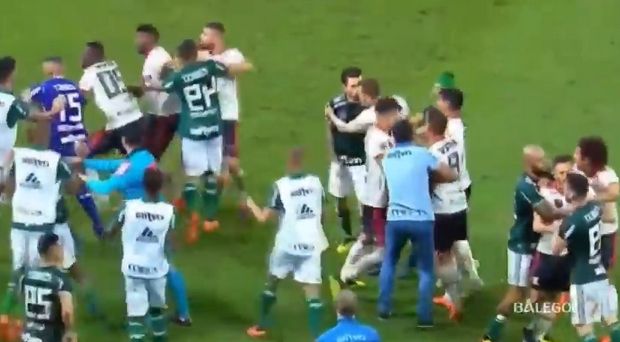 Ξύλο και έξι αποβολές στο Παλμέιρας – Φλαμένγκο