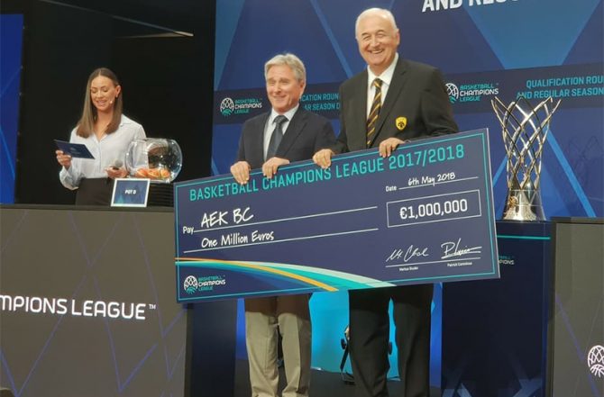 Ο Σάκοτα παρέλαβε το εκατομμύριο της Βασίλισσας (pic)