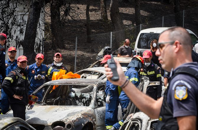 Φωτιά στην Αττική: Γιατρός-ήρωας, έσωσε νεογέννητο, παιδί και γυναίκα