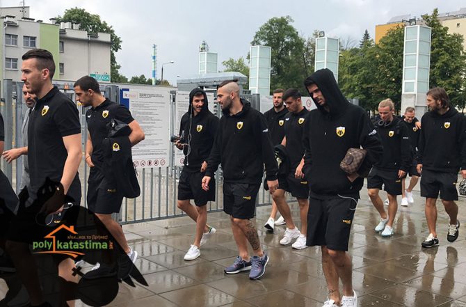 Η άφιξη της ΑΕΚ στο βροχερό Ράντομ (PICS-VIDEO)
