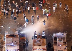 Γαλλία: Δυο νεκροί και ταραχές στο περιθώριο των εορτασμών για την κατάκτηση του Μουντιάλ