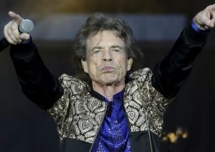 O Μικ Τζάγκερ παρακολουθεί το Γαλλία – Βέλγιο