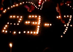 Η σιωπηρή προσευχή στο Σύνταγμα στη μνήμη των θυμάτων