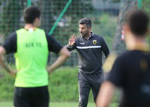 Αυτούς έχει, αυτούς δουλεύει…