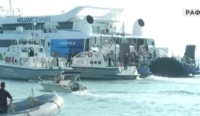 Προσέκρουσε το Flying Cat 4 στη Ραφήνα – Με σκάφη του Λιμενικού στη στεριά οι επιβάτες