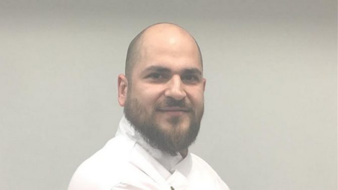 Σεφ ανέβασε βίντεο στο Facebook λίγο πριν ο ίδιος και η οικογένειά του καούν ζωντανοί Σεφ ανέβασε βίντεο στο Facebook λίγο πριν ο ίδιος και η οικογένειά του καούν ζωντανοί