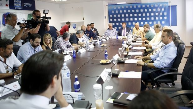 Εμμένει στη θέση της για υποβιβασμό τριών ομάδων χωρίς μπαράζ η Super League