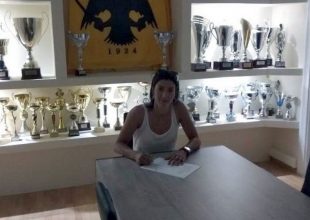 Η… υπογραφή της Τοτσίδου (ΦΩΤΟ)