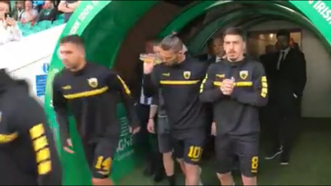 Βγήκαν για προθέρμανση οι παίκτες της ΑΕΚ! (VIDEO)