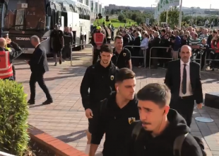 Η άφιξη της ΑΕΚ στο Celtic Park (VIDEO)