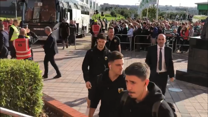 Η άφιξη της ΑΕΚ στο Celtic Park (VIDEO) Η άφιξη της ΑΕΚ στο Celtic Park (VIDEO)