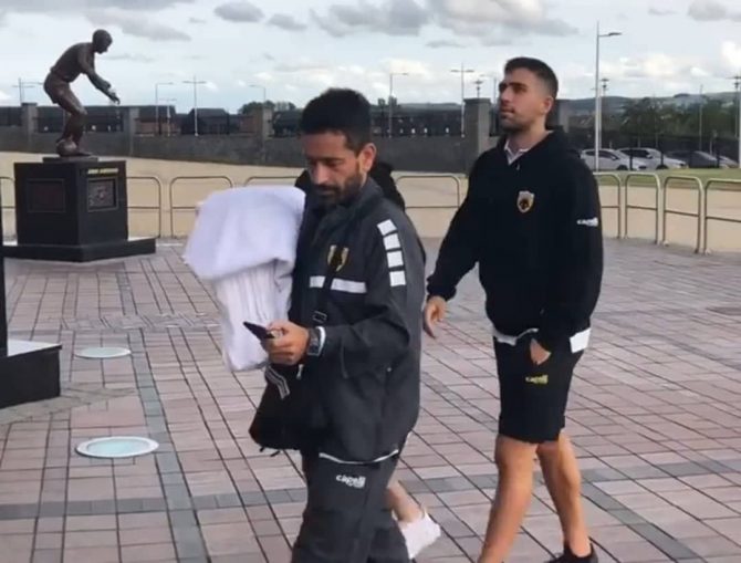 Η άφιξη της ΑΕΚ στο Celtic Park για προπόνηση (VIDEO)