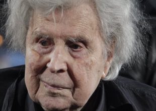 Βγήκε από το νοσοκομείο ο Μίκης Θεοδωράκης