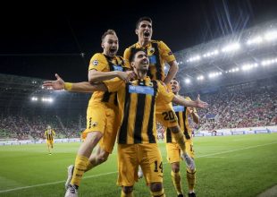 Στα γαλανόλευκα τρεις… κιτρινόμαυροι! (ΦΩΤΟ)