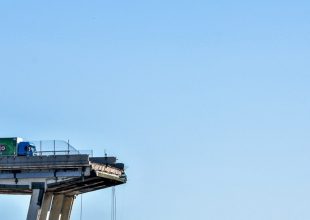 Η συγκλονιστική μαρτυρία του οδηγού του πράσινου φορτηγού που σώθηκε στη Γένοβα