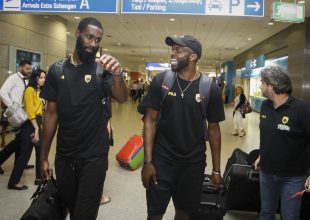 Φωτορεπορτάζ από την άφιξη του Χάουαρντ Σαντ-Ρος