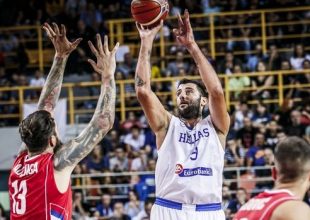 Μπουρούσης: «Θυμάμαι το πρώτο καλάθι της καριέρας μου με την ΑΕΚ και ανατριχιάζω»