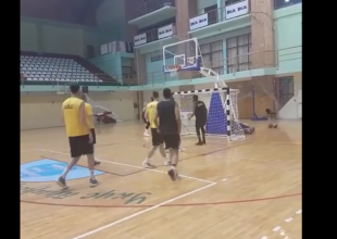 Η κεφαλοχειροσφαίριση της Βασίλισσας (VID)