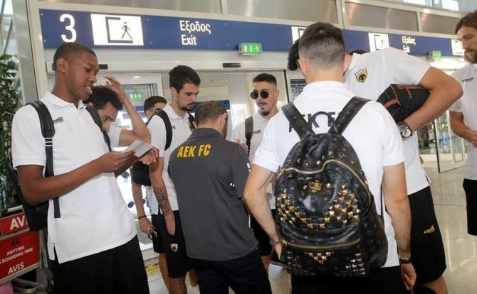 Η αναχώρηση της ΑΕΚ (pics)