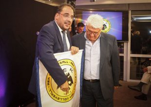 Παραδόθηκε στον Αλεξίου το λάβαρο της ΑΕΚ!