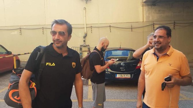 Ο Αλεξίου στην αναχώρηση της Βασίλισσας για το “Ελ. Βενιζέλος”