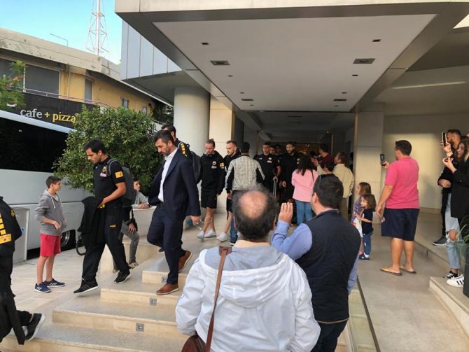 Αναχώρησε για Γεντί Κουλέ η ΑΕΚ – Αποθέωση απ’ τον κόσμο!