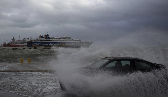 Κυκλώνας “Ζορμπάς”: Πως να προστατευτείτε από τα ακραία καιρικά φαινόμενα Κυκλώνας “Ζορμπάς”: Πως να προστατευτείτε από τα ακραία καιρικά φαινόμενα