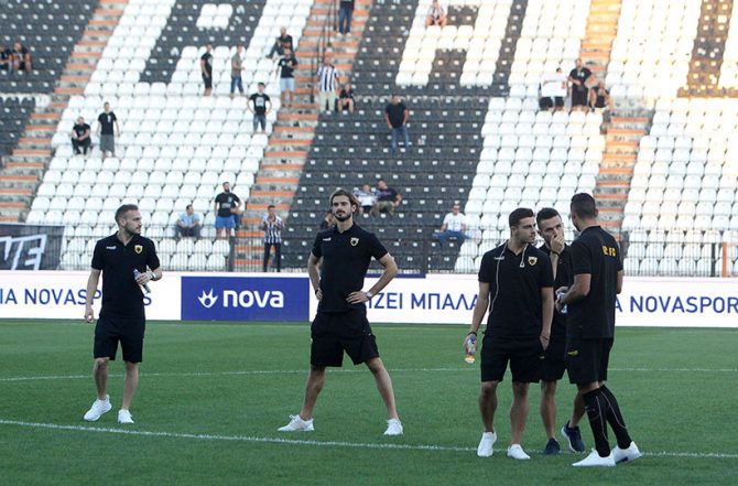 Βγήκαν οι παίκτες της ΑΕΚ για προθέρμανση (VIDEO)