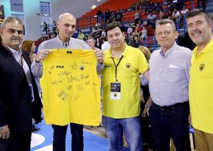 Το δώρο της Βασίλισσας στον πατέρα του Νεόφυτου Χανδριώτη (ΦΩΤΟ)