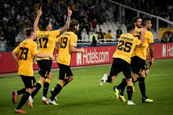 Μπερδεύει την τράπουλα για να βρει λύσεις!