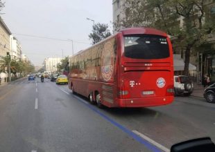 Το πούλμαν της Μπάγερν στους δρόμους της Αθήνας (ΦΩΤΟ)