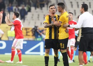 Ο Γιακουμάκης παρηγορεί τον Κλωναρίδη (VIDEO)