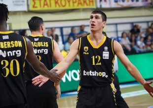 Λαρεντζάκης: «Άλλη η ΑΕΚ πέρυσι, άλλη φέτος»