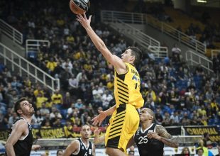 «Πατάει» γερά ο Λάρυ