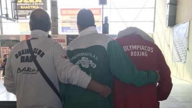 Αυτός είναι ο αθλητισμός: Αγκαλιασμένοι άνθρωποι του Ολυμπιακού, του Παναθηναϊκού και του ΠΑΟΚ