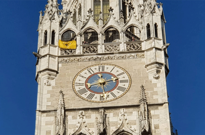 Κιτρινόμαυρη η κορυφή του Glockenspiel! (VIDEO)
