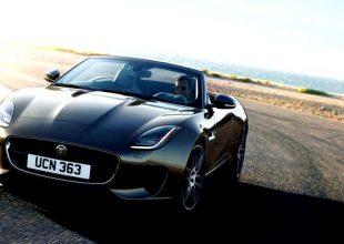 Δύο αγωνιστικά F-TYPE Convertible αποτίουν φόρο τιμής στην Jaguar XK 120
