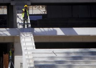 Τοποθέτηση κι’ άλλων κερκίδων στην Αγιά Σοφιά! (VIDEO)