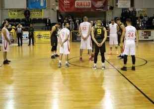 Ενός λεπτού σιγή για την κόρη του Δερμανούτσου (pics)