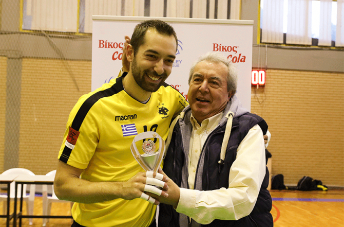 Ο Ασλανίδης έδωσε το βραβείο MVP στον Κανέλλο (ΦΩΤΟ)