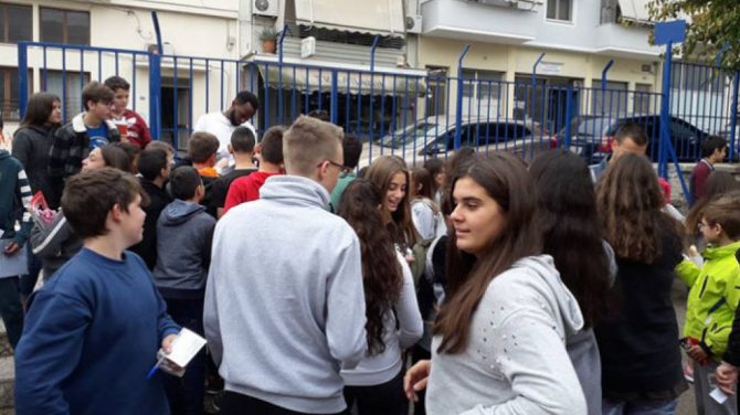 Λεβαδειακός: Μοίρασαν εισιτήρια σε σχολεία οι παίκτες