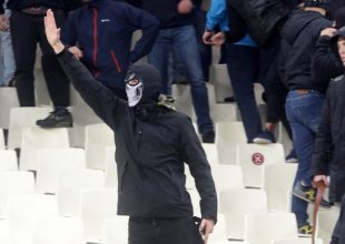 Ναζί στο ΟΑΚΑ προκαλούσαν τον κόσμο της ΑΕΚ (pics)