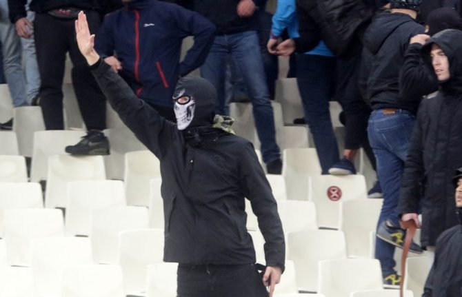 Ναζί στο ΟΑΚΑ προκαλούσαν τον κόσμο της ΑΕΚ (pics)