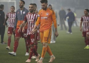 Οι οπαδοί του Ολυμπιακού έδιωξαν τους παίκτες