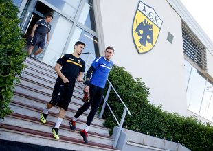 Τα έβαλαν κάτω στα Σπάτα για να βρουν τη λύση