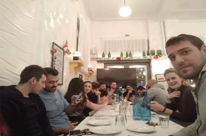 Οικογενειακό δείπνο πριν τις… μάχες!