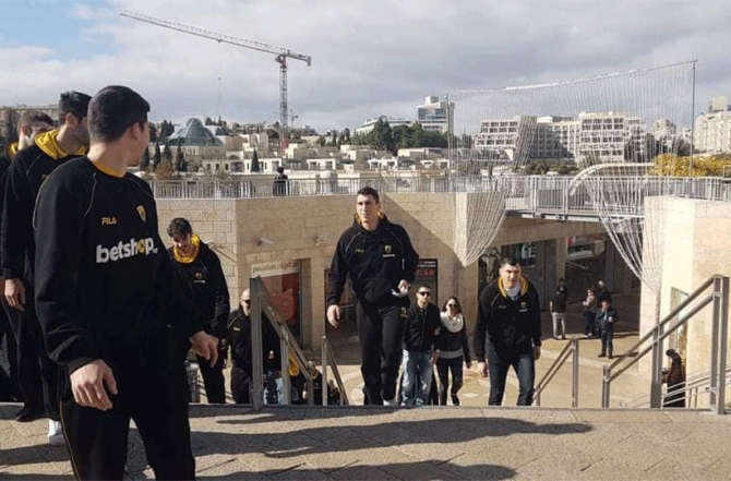 Η Βασίλισσα στους Άγιους Τόπους (pics) Η Βασίλισσα στους Άγιους Τόπους (pics)