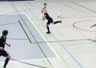Μαγικό γκολ από πιτσιρικά σε αγώνα futsal
